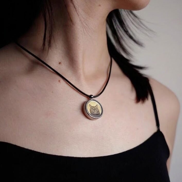 Custom Rock-Color Pet Portrait Pendant - Imagen 2